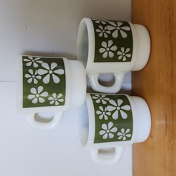 Anchor Hocking Fire King Green Daisy Flowers Milk Glass Coffee Mug Tea - Picture 4 of 5